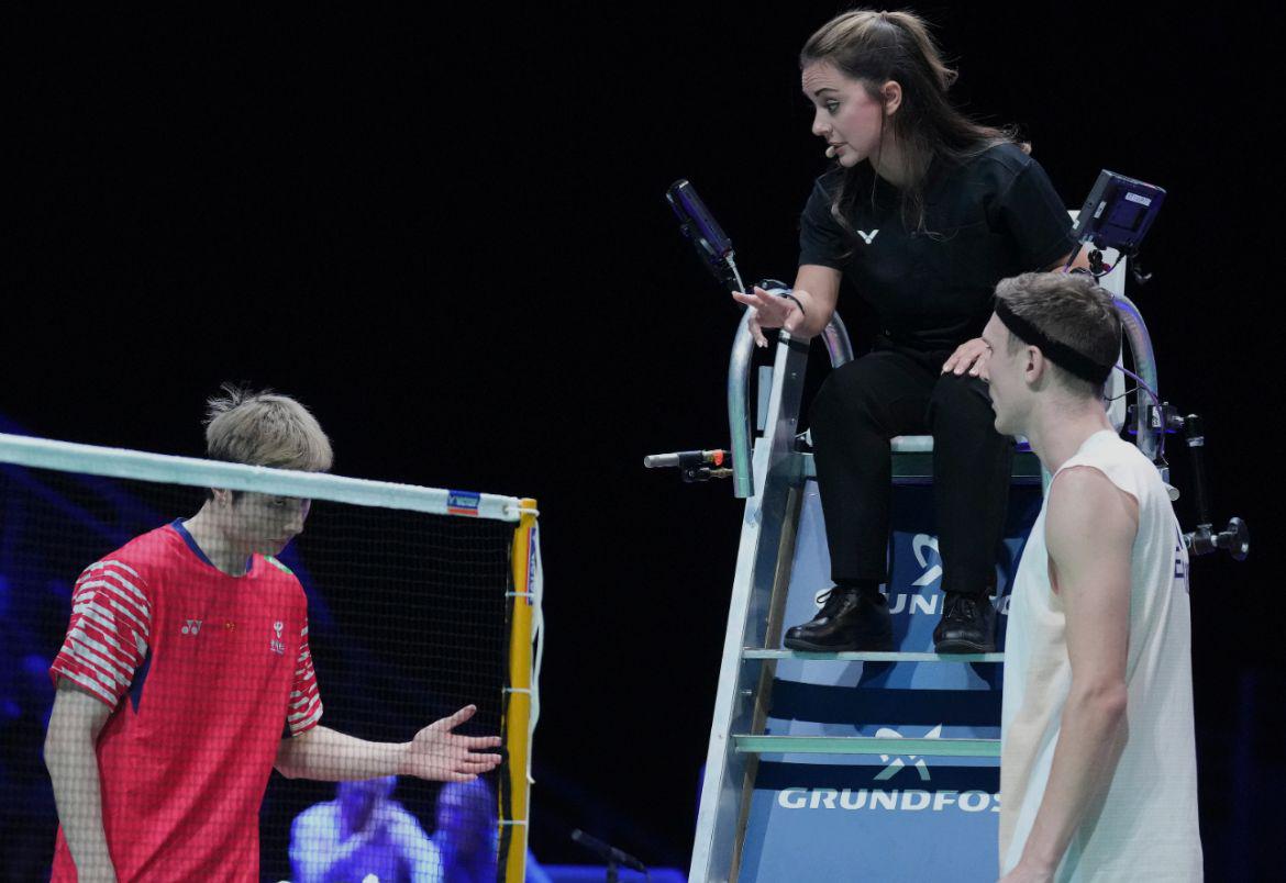 2次与安塞龙争执+遭全场狂嘘!石宇奇鏖战75分钟胜出 第6次进决赛