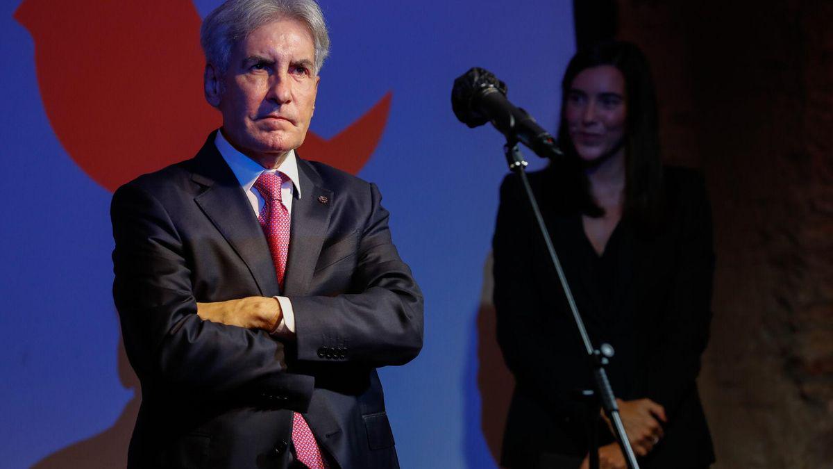 管理经验的, 同样肩负着, 足球界经验 管理经验的, 同样肩负着, 足球界经验