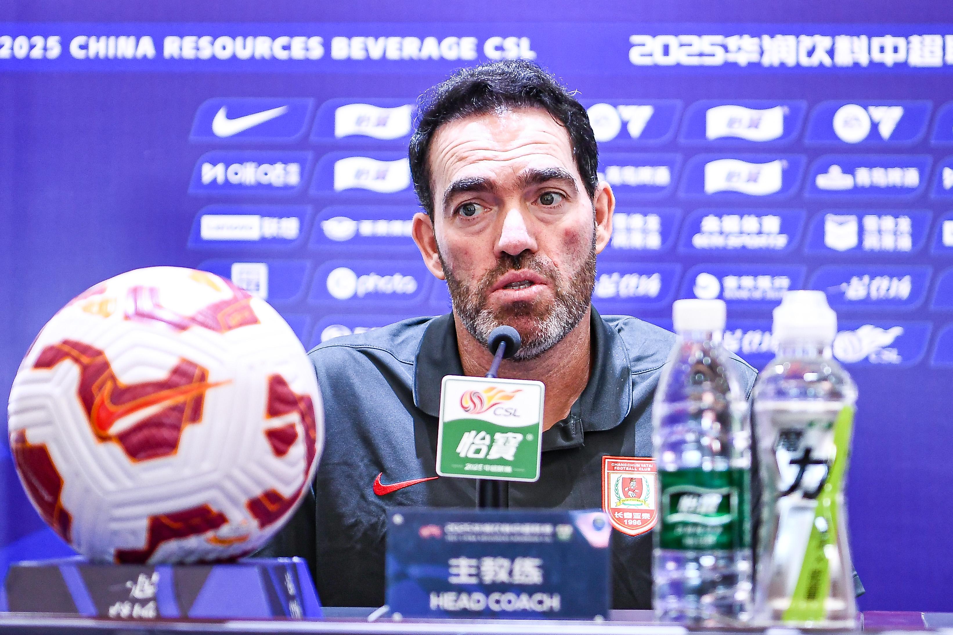 苏亚雷斯携 苏亚雷斯携